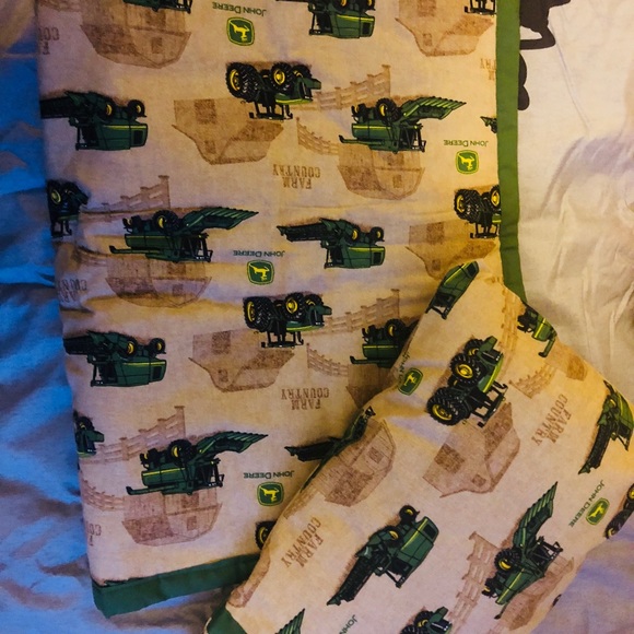 Child blanket and pillow - Picture 3 of 8